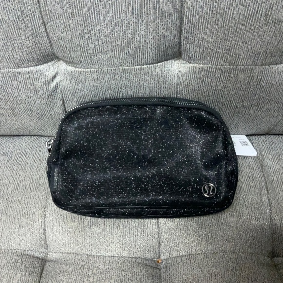 Lululemon Everywhere Glitter Belt Bag 1L in Dark Silver/Graphite Grey/Silver - Picture 3 of 8